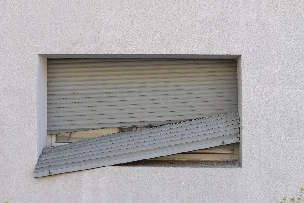 Comment remettre un volet roulant décroché